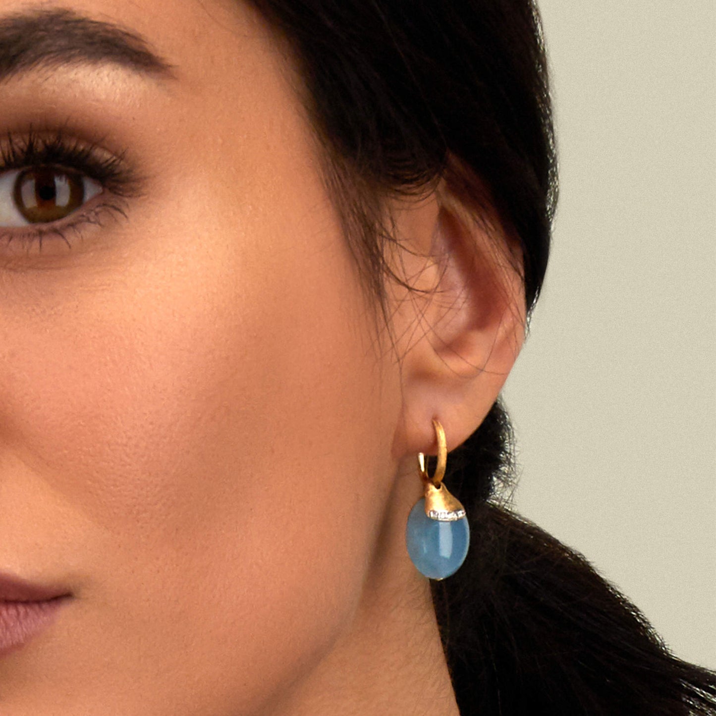 Dancing Azure Ohrhänger, Gelbgold • Aquamarin • Diamant von Nanis (OS16-587)