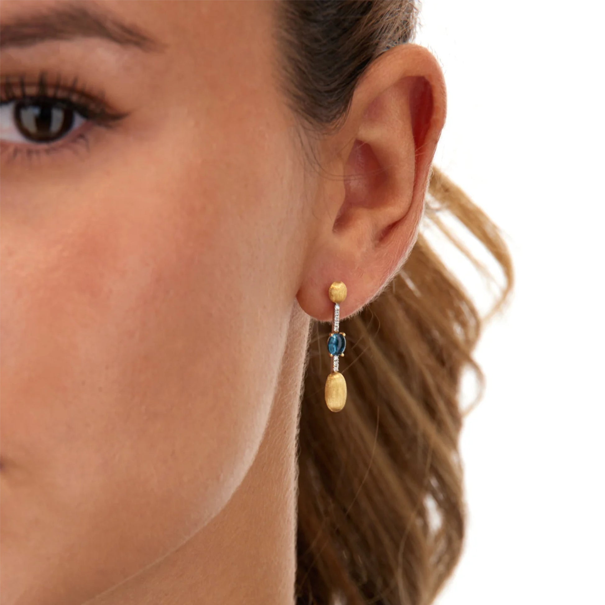 Dancing Azure Ohrhänger, Gelbgold • Diamant • Topas von Nanis (OS19-597)