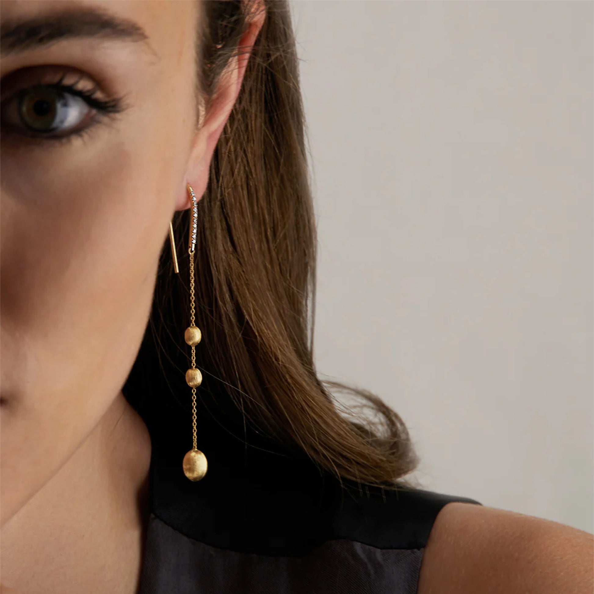 Dancing Élite Ohrhänger, Gelbgold • Diamant von Nanis (OS23-583)