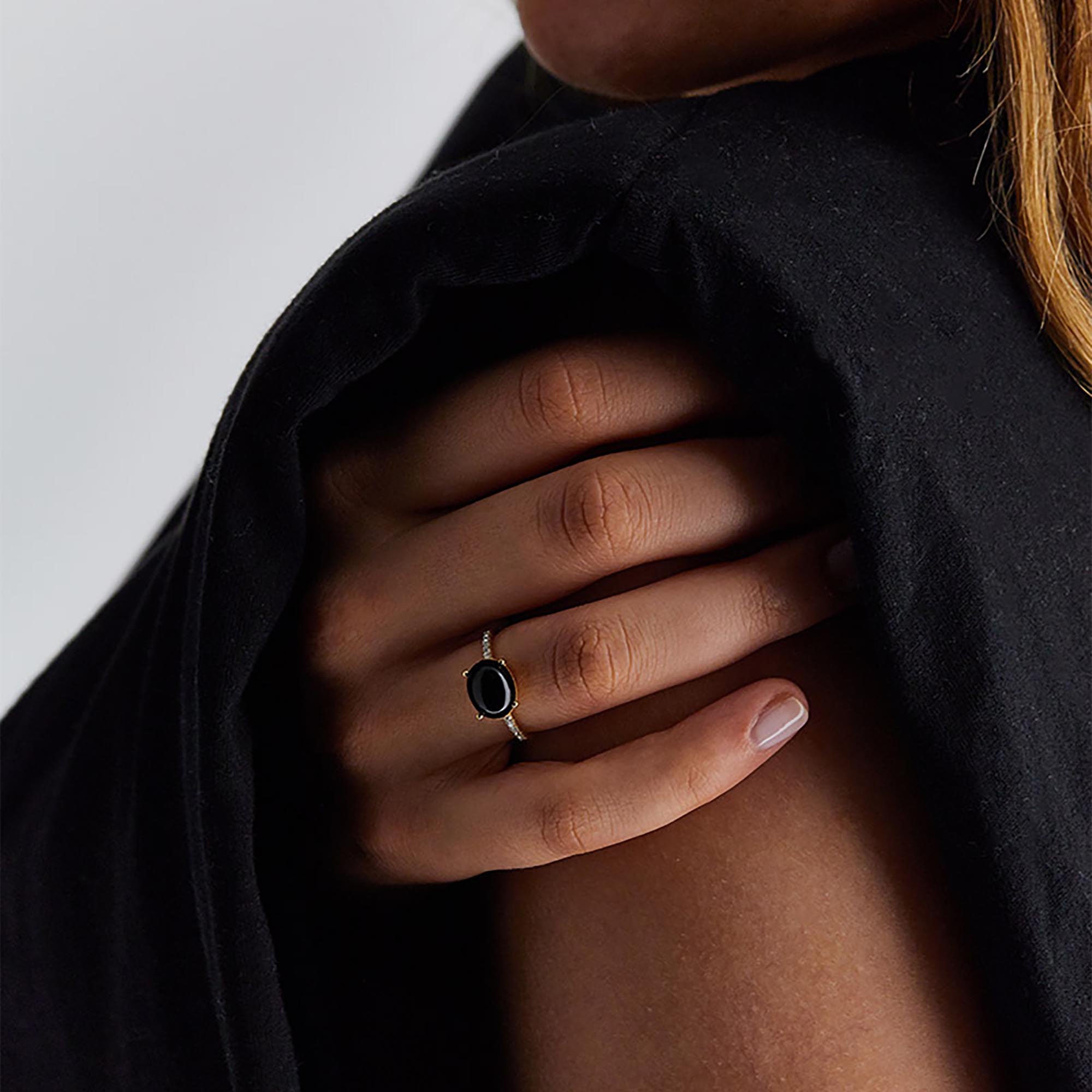 Nanis Dancing Mystery Black Ring (AS7-599) aus Gelbgold mit Diamant und Onyx
