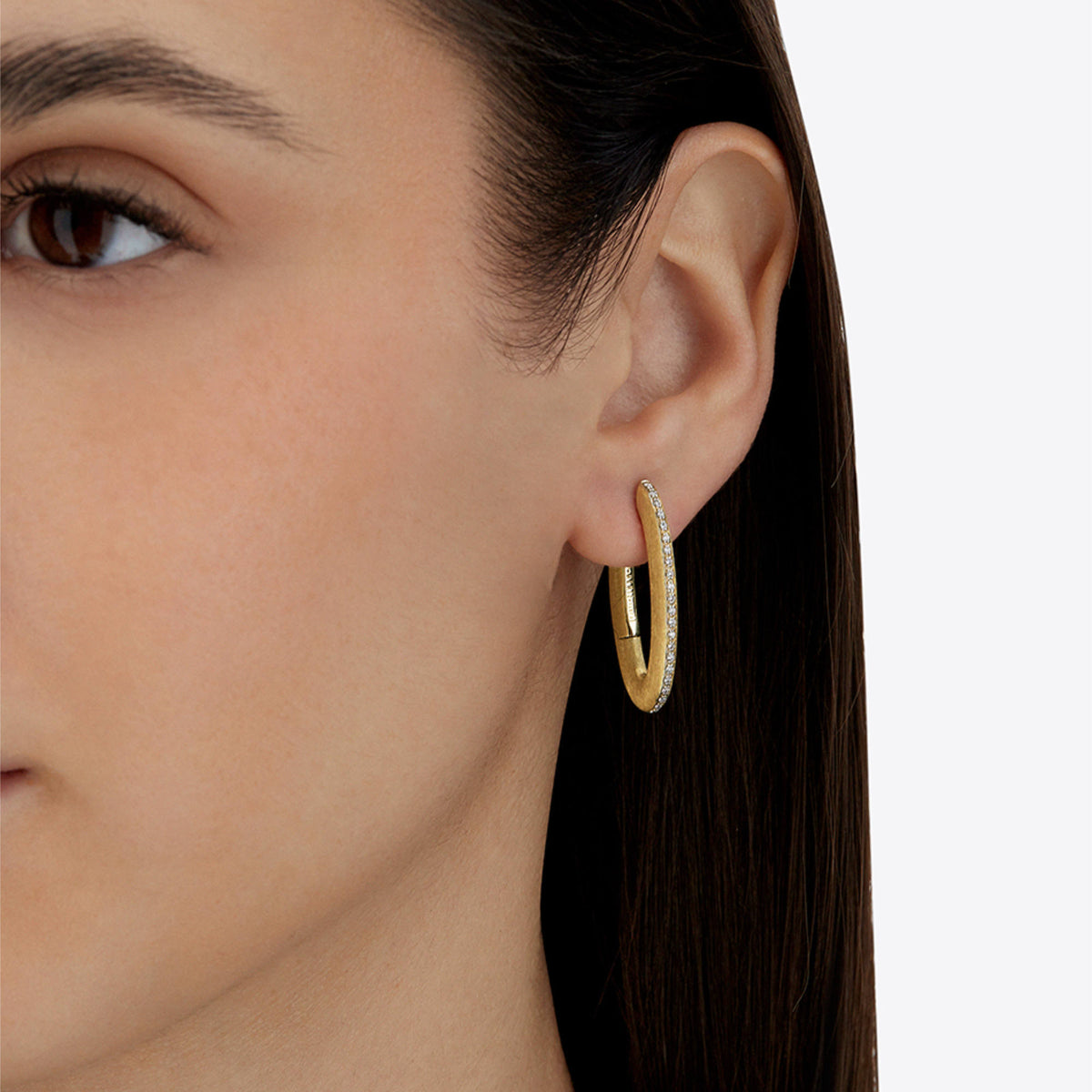 Nanis Libera Icon Creolen (OS1-604) aus Gelbgold mit Diamant