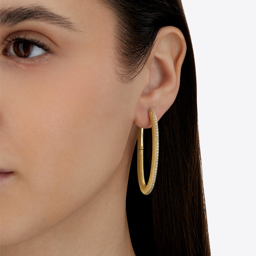 Nanis Libera Icon Creolen (OS2-604) aus Gelbgold mit Diamant