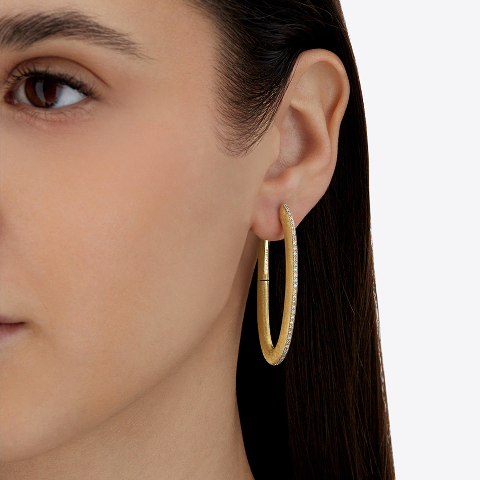 Nanis Libera Icon Creolen (OS2-604) aus Gelbgold mit Diamant