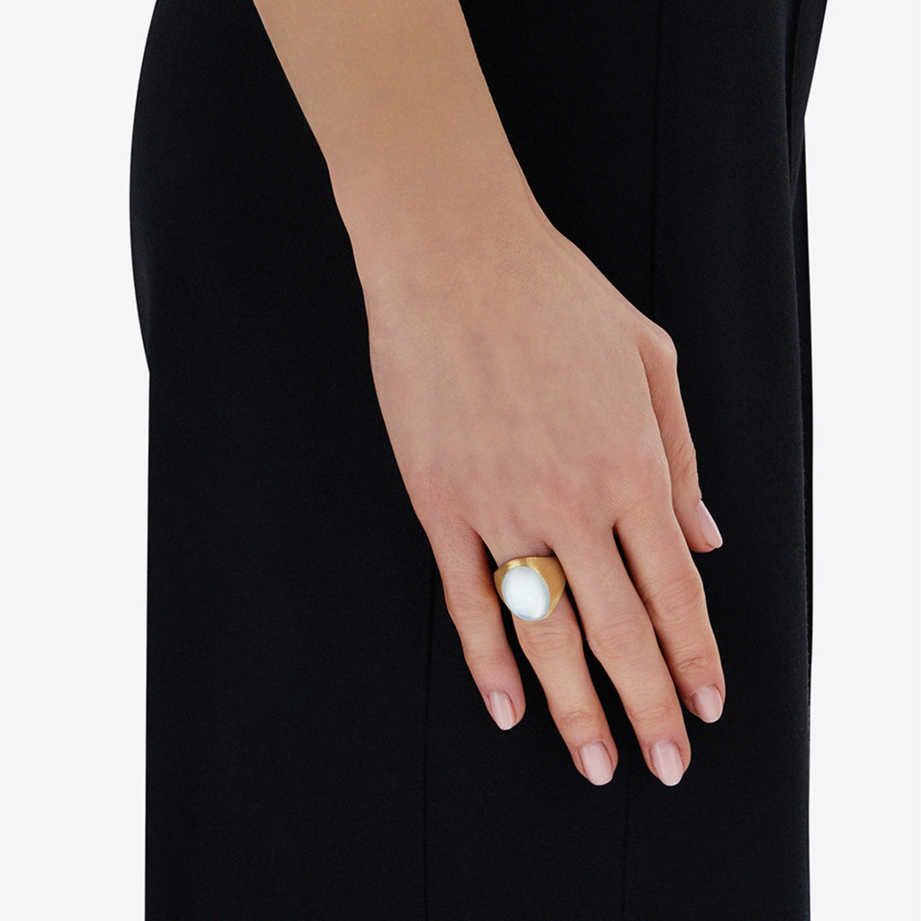 Nanis Muse Ring (AH7-609) aus Gelbgold mit Perlmutt