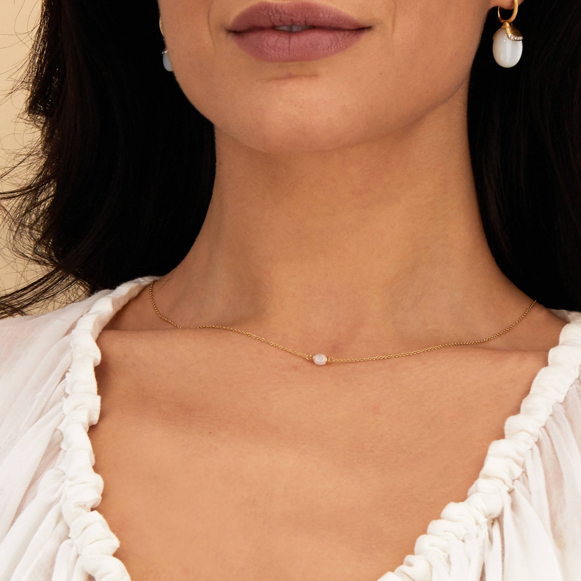 White Desert Halskette, Gelbgold • Mondstein von Nanis (CN13-603)