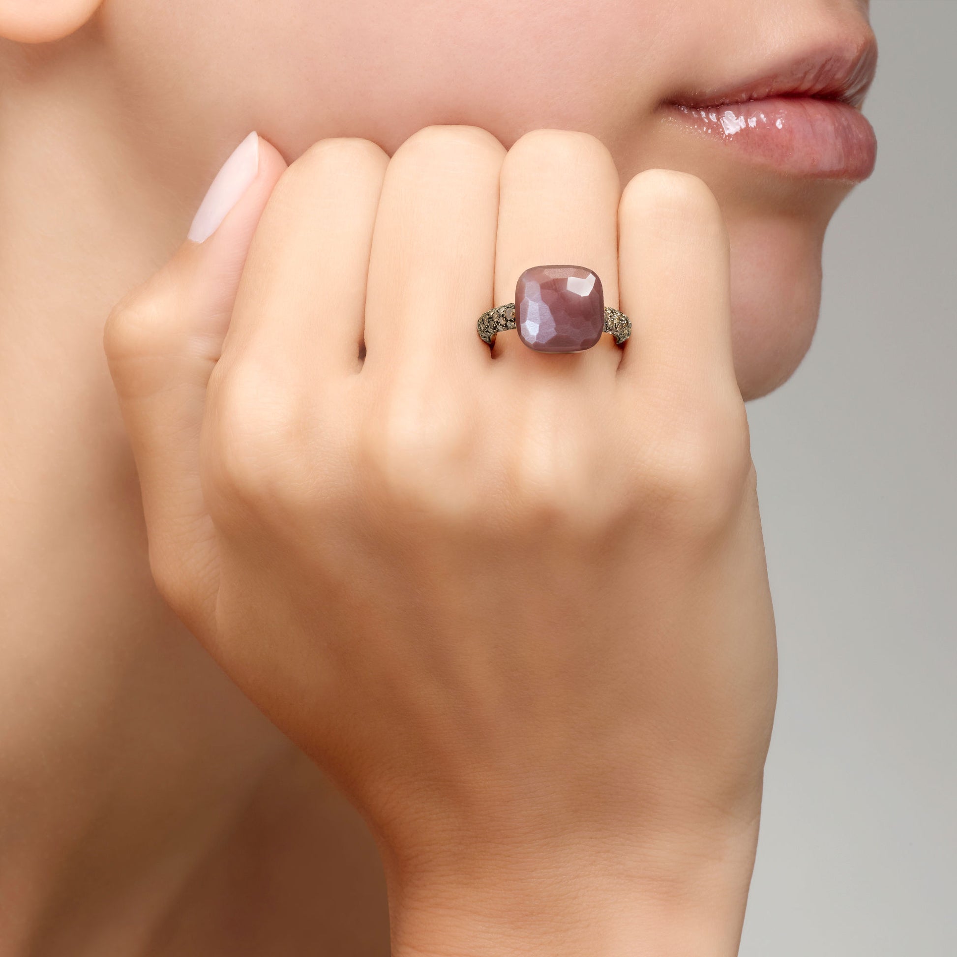Nudo Ring Chocolate Maxi, Weißgold • Diamant • Mondstein von Pomellato (PAB4010O6BKRBRADD)