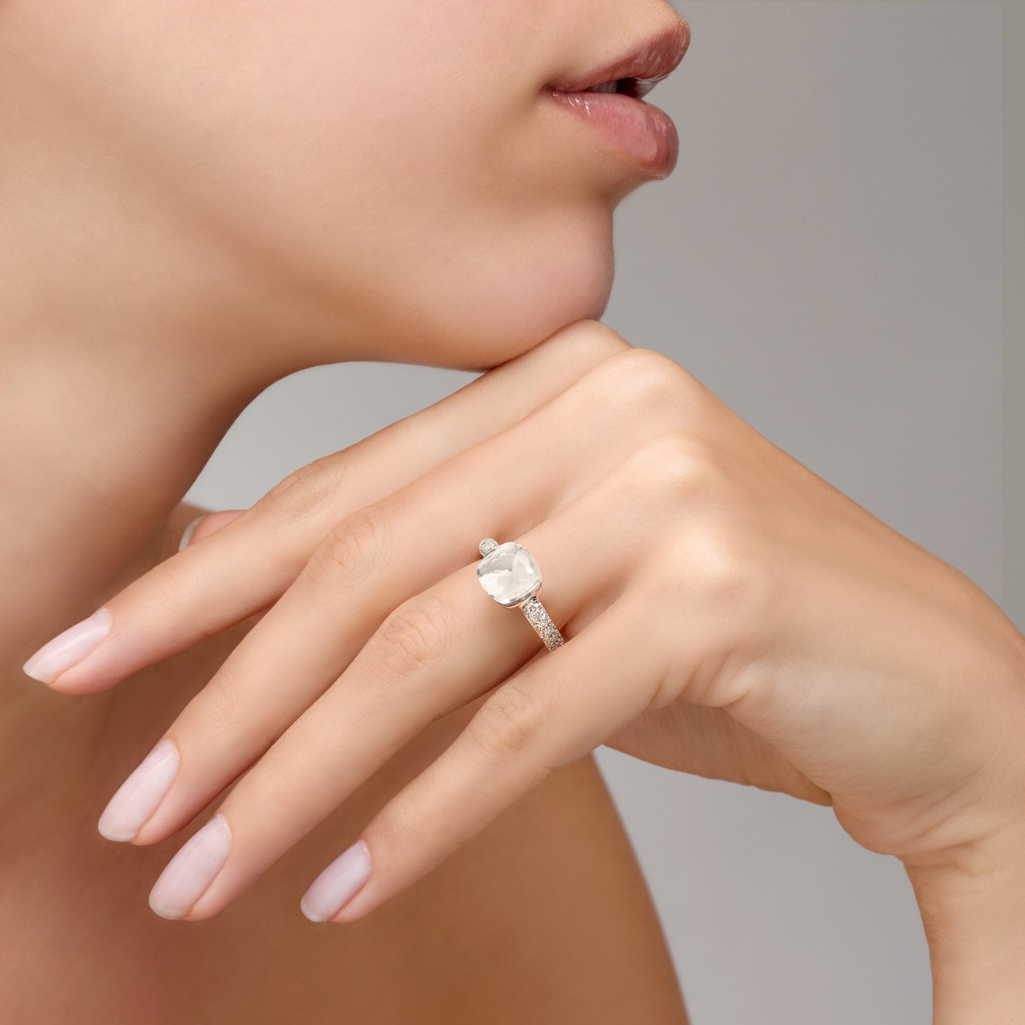 Pomellato Nudo kleiner Ring (PAB7040O6WHRDB0TB) aus Bicolor-Gold mit Diamant und Topas