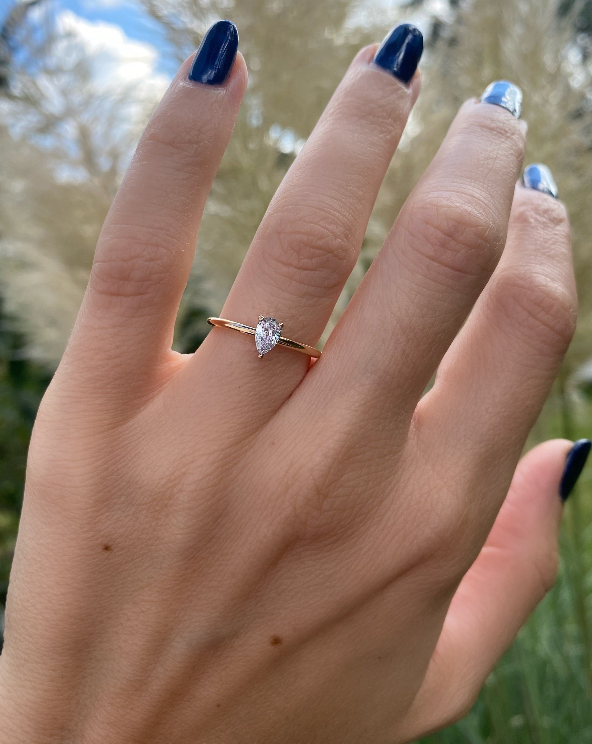 Zoe Ring aus recyceltem Gold mit Labordiamanten - Luxusschmuck aus Berlin von The Good Bling