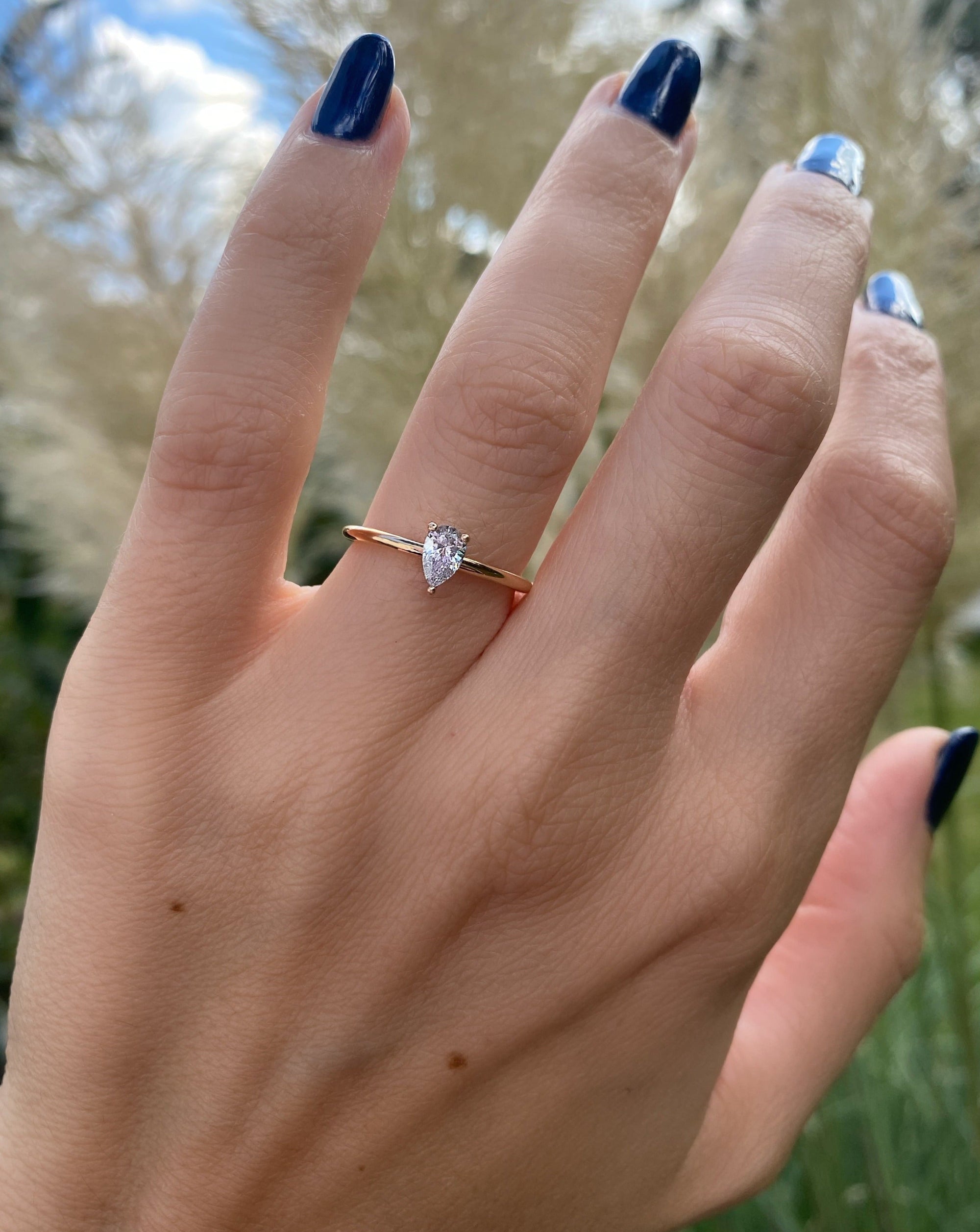 Zoe Ring aus recyceltem Gold mit Labordiamanten - Luxusschmuck aus Berlin von The Good Bling