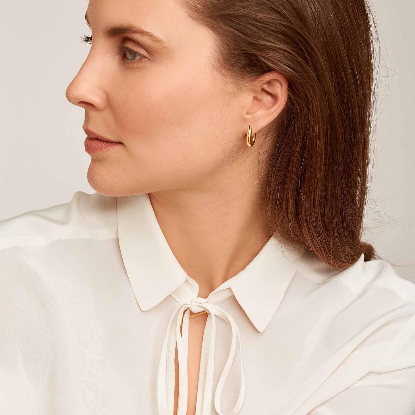 SIGNATURE Hoop Ohrringe small 18K Gelbgold, Gelbgold von Tamara Comolli (E-Ho-s-yg)
