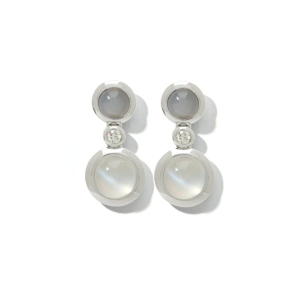 Tamara Comolli BOUTON Ohrhänger 2 Cabochons 'Cashmere' (E-BOU-2-Cas-Cl-wg) aus Weißgold mit Diamant und Mondstein
