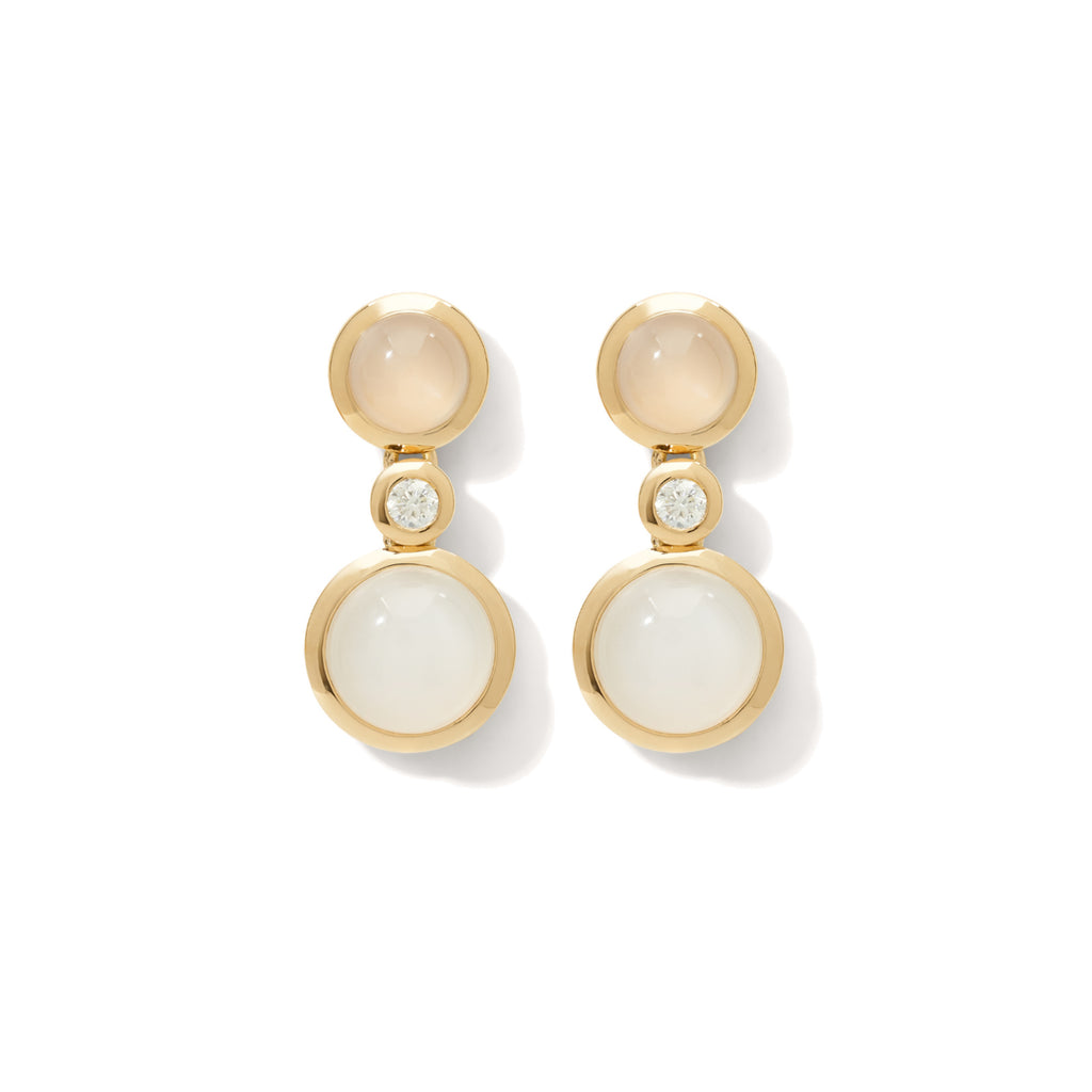 Tamara Comolli BOUTON Ohrhänger 2 Cabochons 'Sand' (E-BOU-2-San-Cl-yg) aus Gelbgold mit Diamant und Mondstein