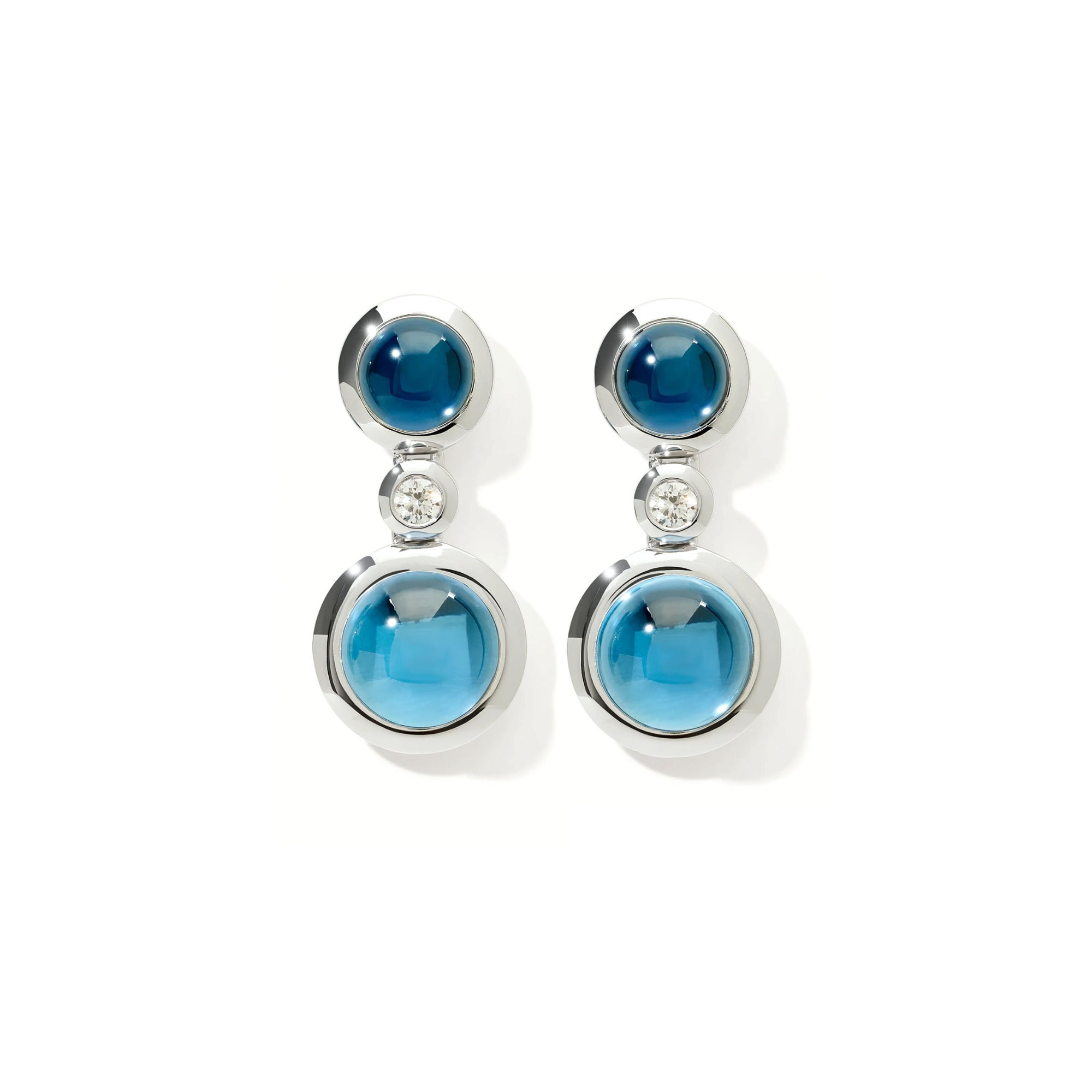 Tamara Comolli BOUTON Ohrhänger 2 Cabochons 'Sky' (E-BOU-2-Sky-Cl-wg) aus Weißgold mit Diamant, London Topas und Topas