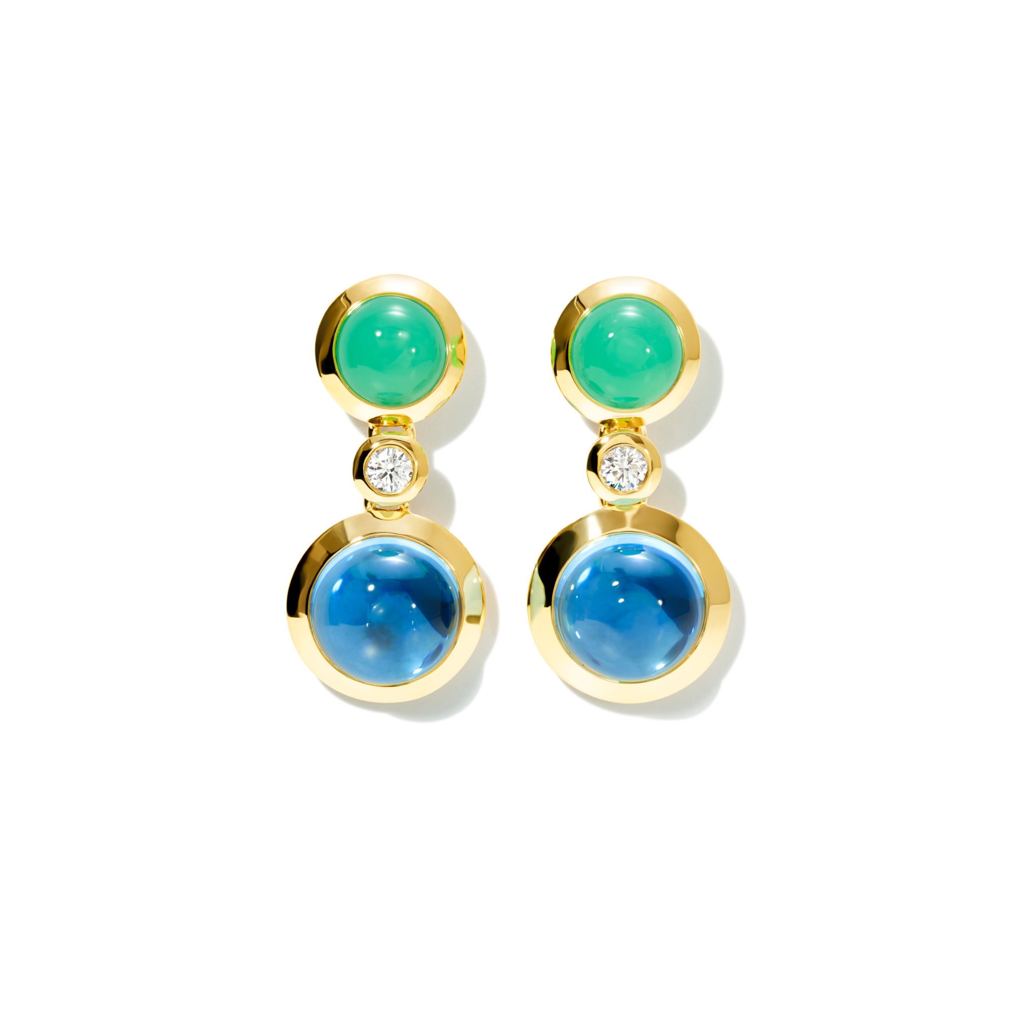 Tamara Comolli BOUTON Ohrringe 2 Cabochons 'Lagoon' (E-BOU-2-Lag-Cl-yg) aus Gelbgold mit Diamant, Chrysopras und Topas