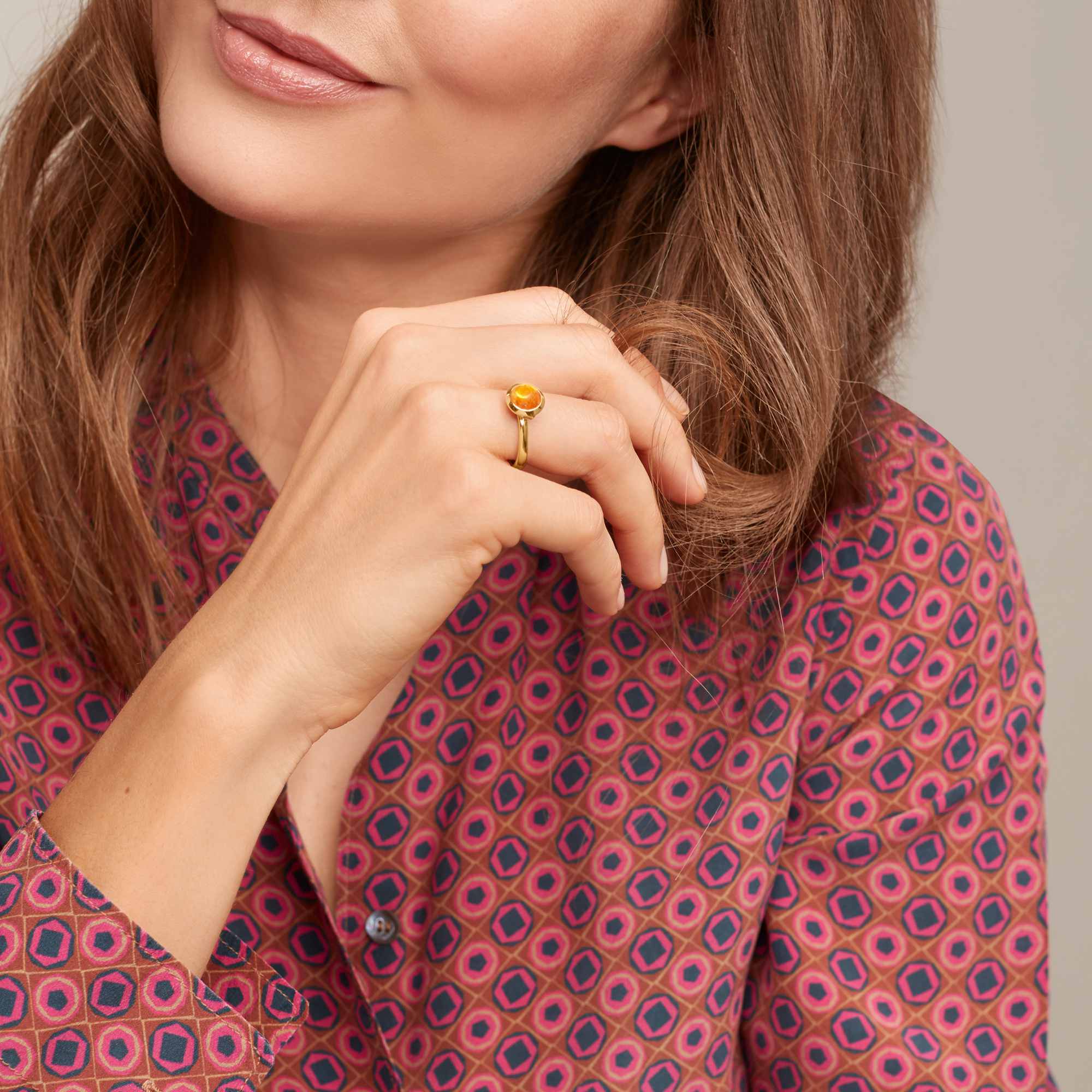 Tamara Comolli BOUTON Ring Small mit Granat (R-BOU-s-Man-yg) aus Gelbgold mit Granat