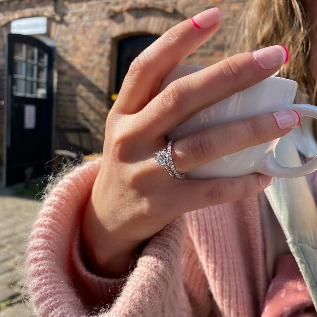 Gigi Ring aus recyceltem Gold mit Labordiamanten - Luxusschmuck aus Berlin von The Good Bling