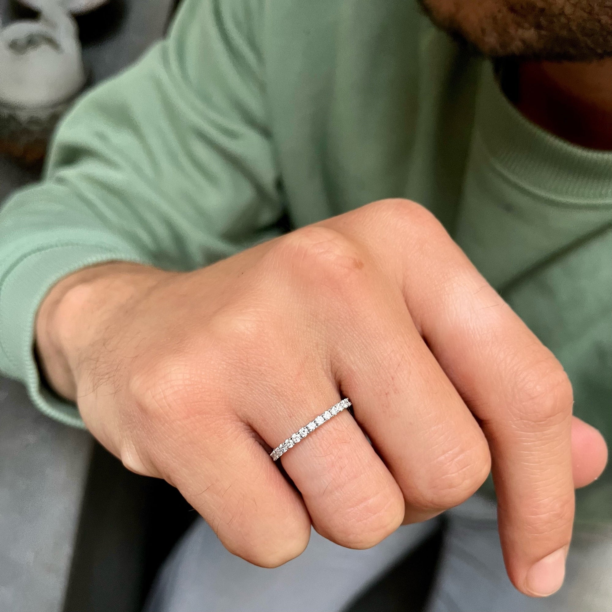 Harry Ring aus recyceltem Gold mit Labordiamanten - Luxusschmuck aus Berlin von The Good Bling