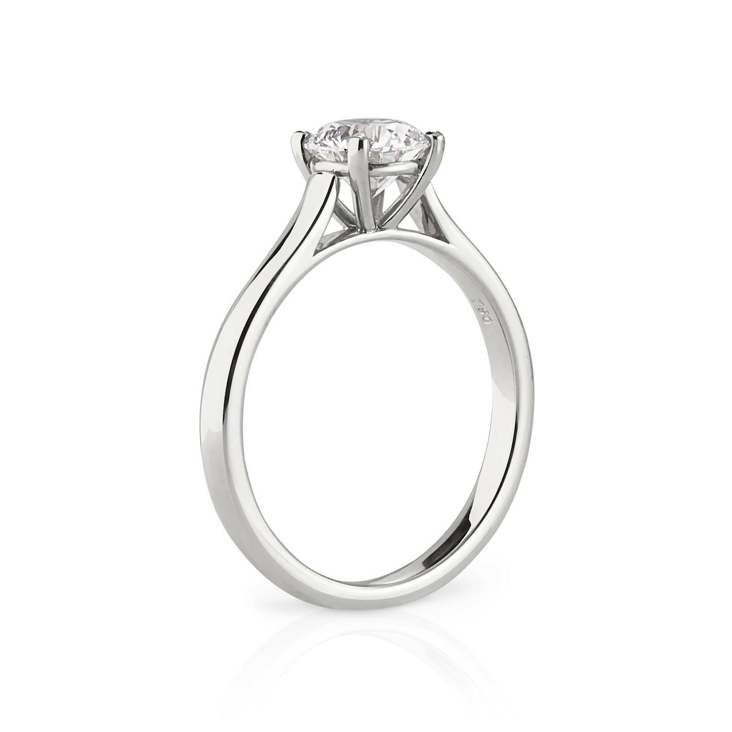 Unser Ring Gigi trägt einen Labor Diamanten und ist aus 18 Karat Weißgold von Zola Berlin.