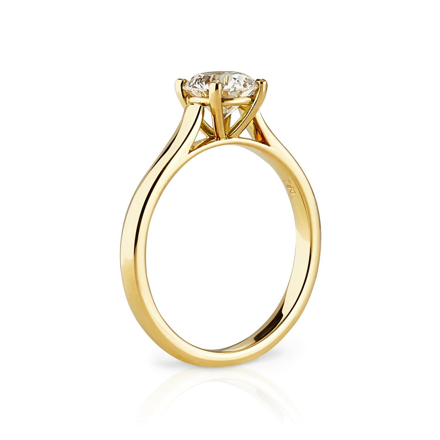 Der Ring Gigi von Zola Berlin ist aus recyceltem Gelbgold und 1 Karat Labor gezüchteten Diamanten.